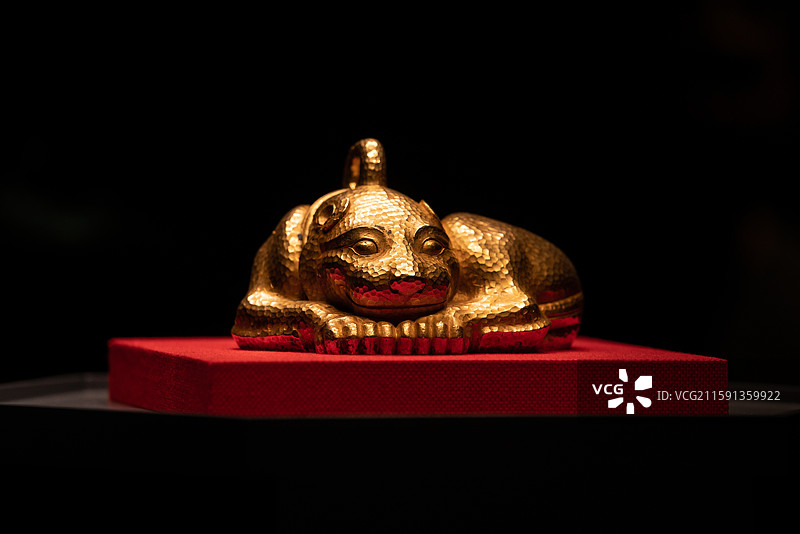 南京博物院镇院之宝西汉金兽，国宝级文物，出土于江苏省盱眙县南窑庄窖藏图片素材