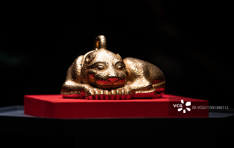 南京博物院镇院之宝西汉金兽，国宝级文物，出土于江苏省盱眙县南窑庄窖藏图片素材