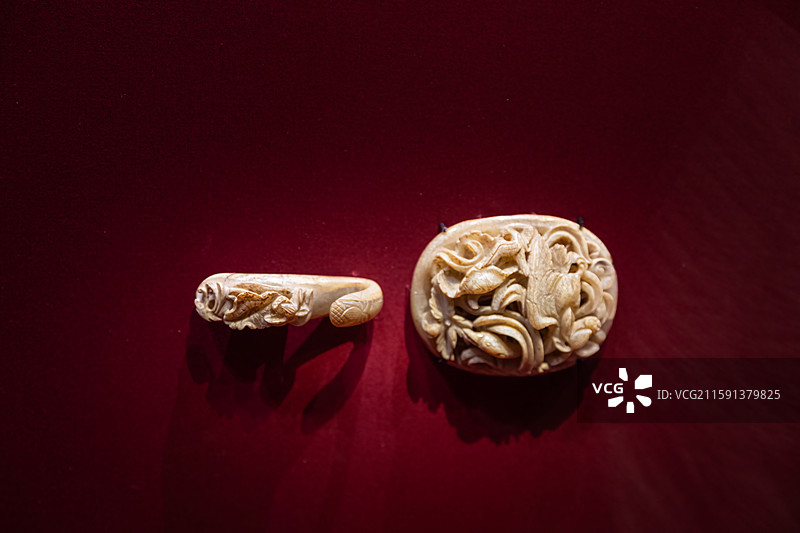 南京博物院玉润中华特展-春水图玉钩 绦环 元 无锡博物馆藏图片素材