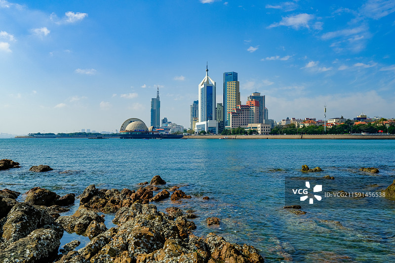 山东青岛海洋城市天际线图片素材