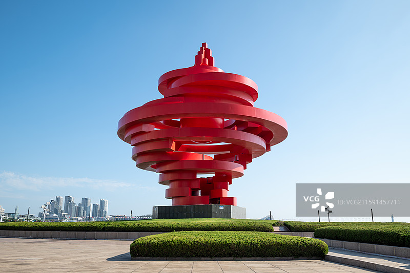 山东青岛五四广场标志性建筑-《五月的风》雕塑图片素材