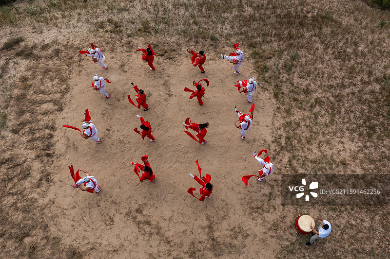 俯瞰陕西延安安塞腰鼓表演图片素材