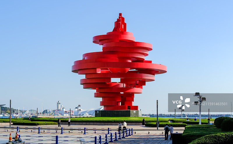 山东青岛五四广场雕塑“五月的风”图片素材