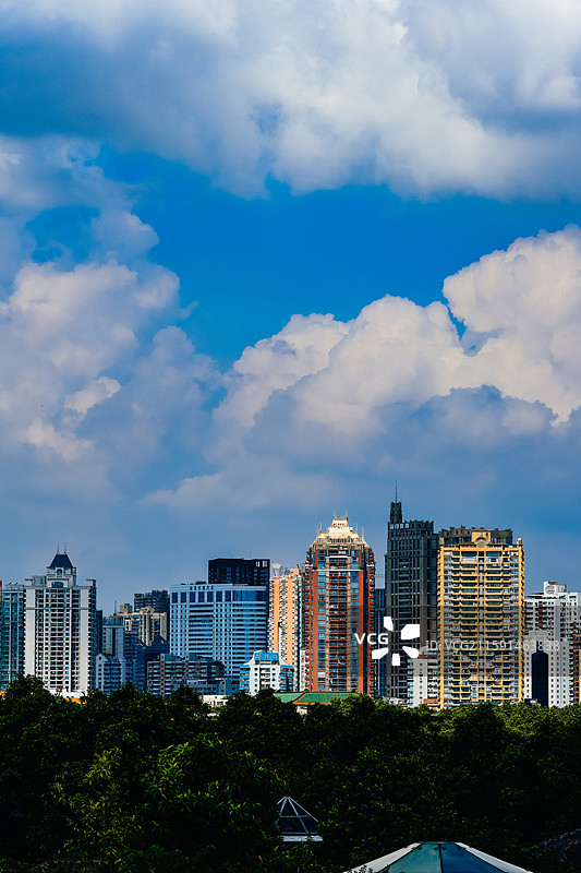 阳光明媚的上午……图片素材