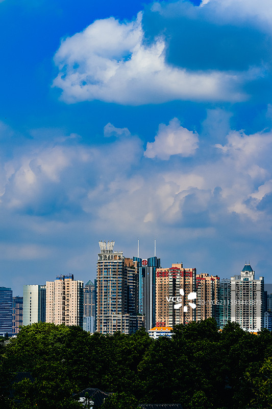 阳光明媚的上午……图片素材