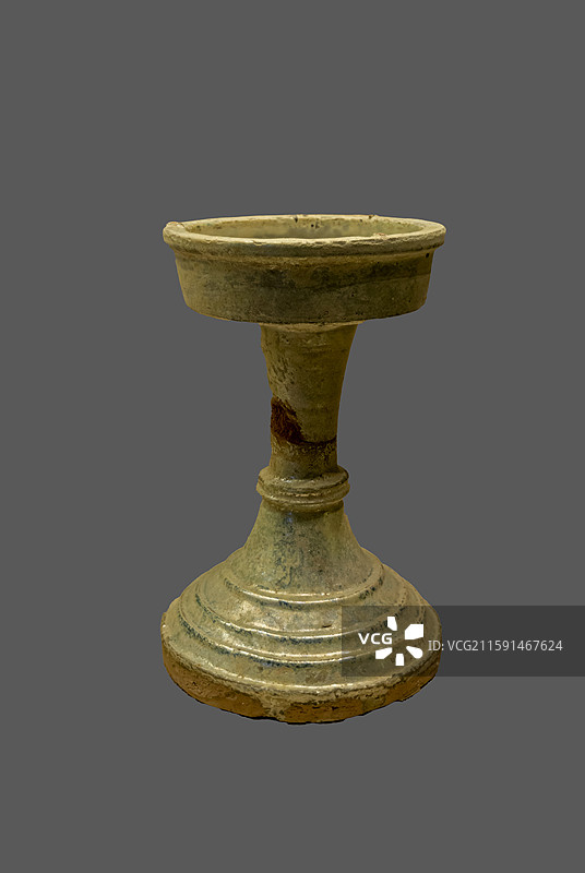 山西省太原市博物馆：绿釉盘口高柄圈足陶灯（汉，太原市阳曲县西庄村出土）图片素材