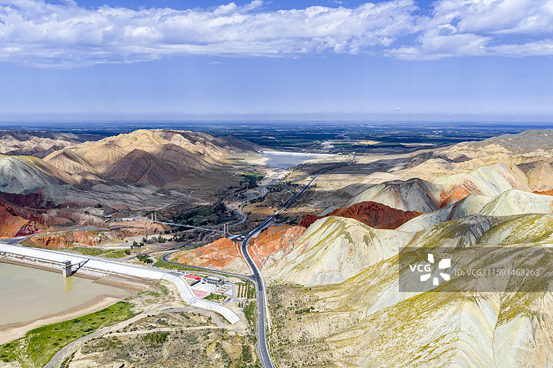 新疆昌吉S101省道百里丹霞地貌自然风光航拍图片素材