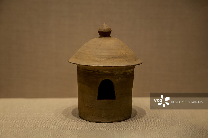 山西省太原市博物馆：陶仓【北齐（550—577年），太原市晋源区王郭村娄睿墓出土】图片素材
