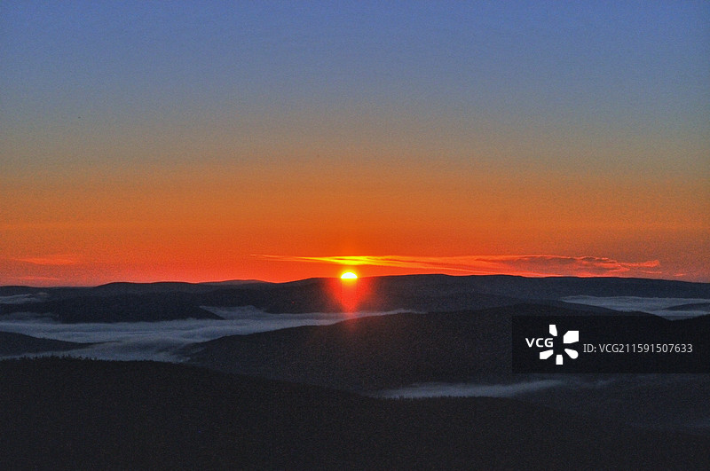 黑龙江省大兴安岭呼玛县大白山日出图片素材