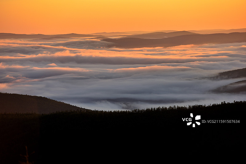 黑龙江省大兴安岭呼玛县大白山日出时的云海图片素材