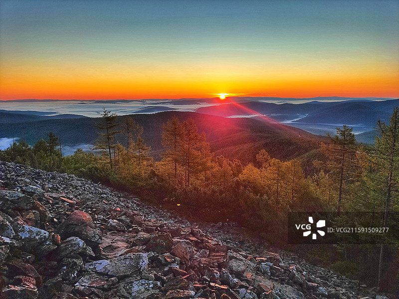 大兴安岭呼玛县大白山的日出图片素材