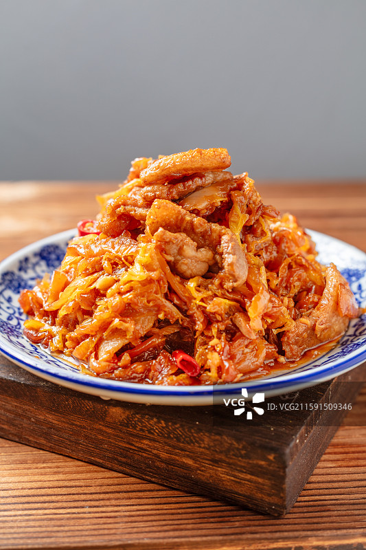 美味东北酸菜煎五花肉图片素材