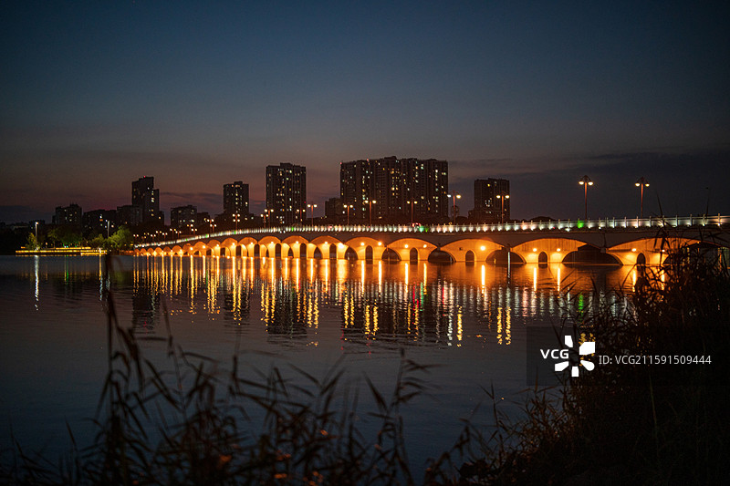 百家湖白龙桥夜景图片素材