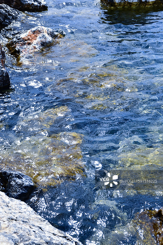 赛里木湖的湛蓝湖水图片素材