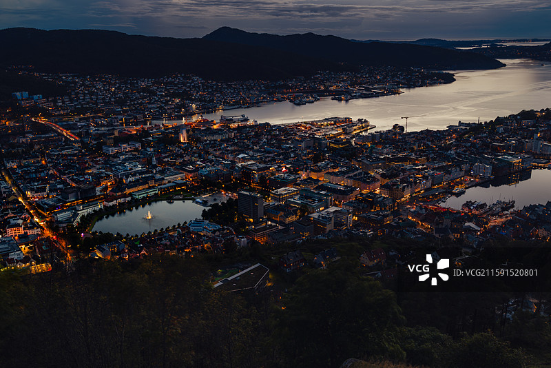 夜色下的卑尔根图片素材