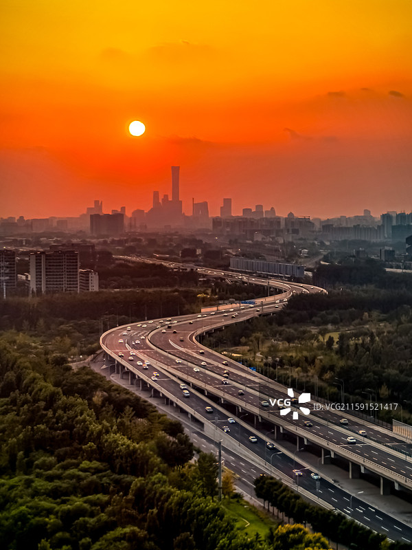 落日熔金车水马龙图片素材