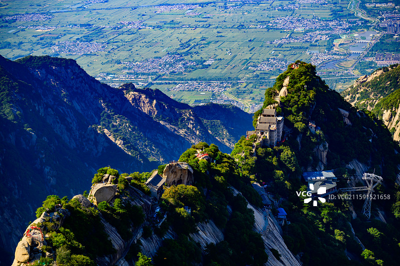 华山北峰与渭河平原图片素材