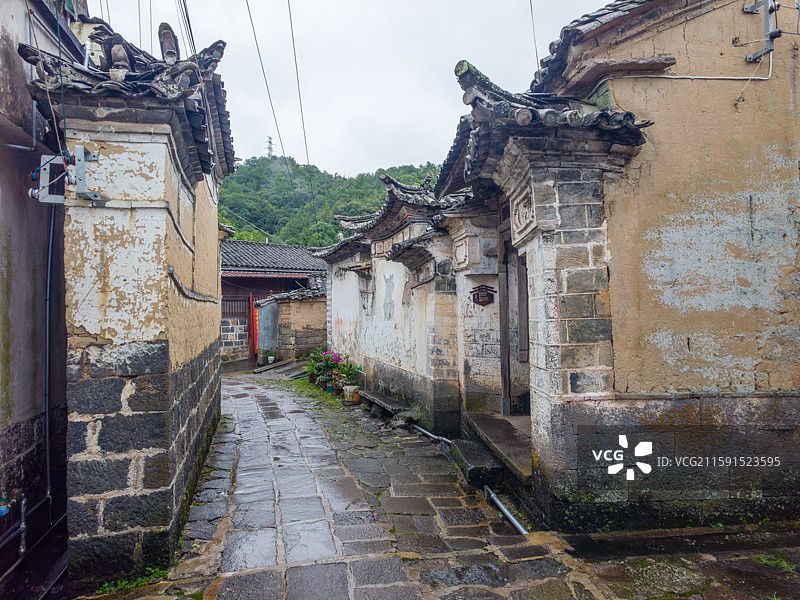 云南省保山市腾冲市绮罗古镇街巷民居图片素材