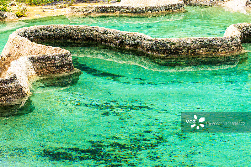 黄龙风景区争艳池，阿坝，四川，中国图片素材