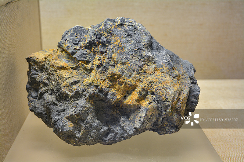 辉锑矿矿石，产地：广东韶关乐昌上龙 最主要的锑矿石图片素材