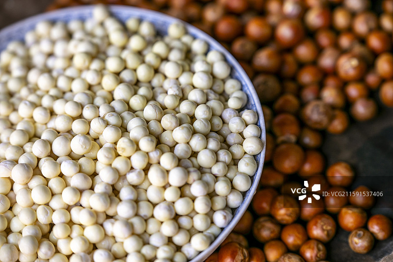 苏州葑门横街江南时令美食鸡头米（芡实）上市热卖图片素材