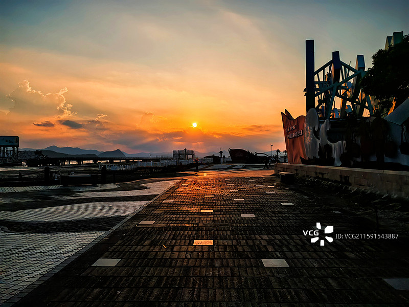 日落蛇蟠岛码头图片素材