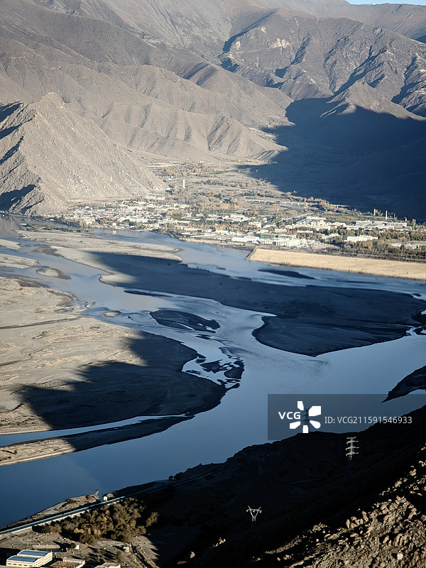 舷窗下拉萨河谷的脉络图片素材