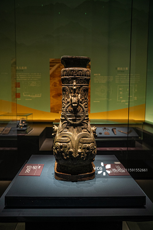 春秋 青铜方壶 仙人台部国贵族墓地出土 山东大学博物馆图片素材