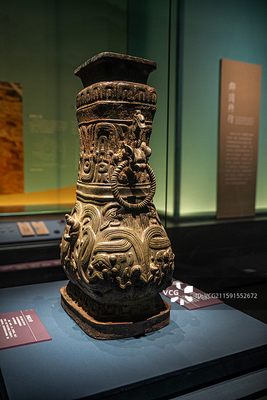 春秋 青铜方壶 仙人台部国贵族墓地出土 山东大学博物馆图片素材