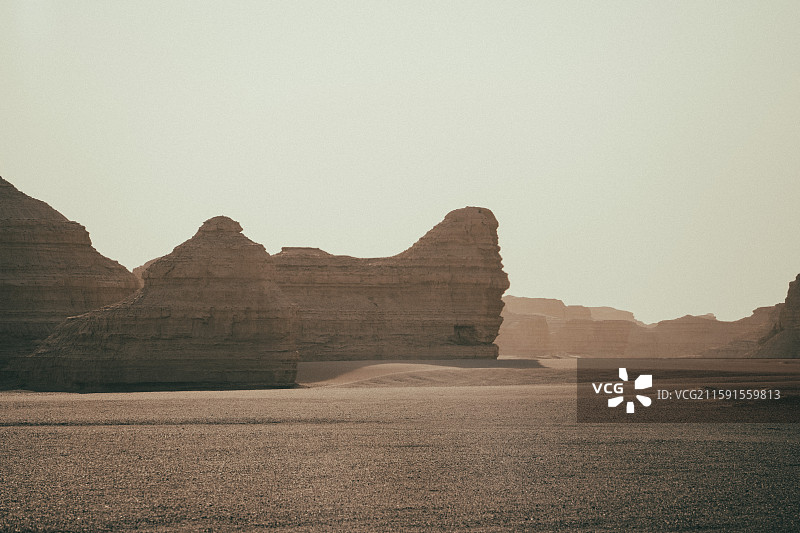 雅丹魔鬼城：风雕沙刻的荒漠奇观图片素材