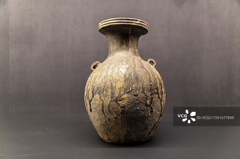 湖北省武汉博物馆：网纹盘口原始瓷壶（汉，新洲区红山咀出土）图片素材