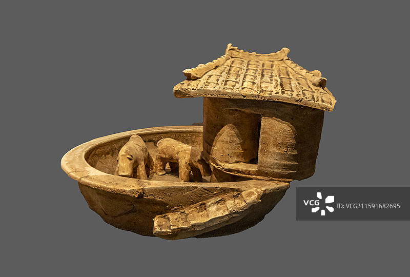 湖北省武汉博物馆：青釉瓷圈厕【三国吴（公元222—280年），黄陂区滠口出土】图片素材