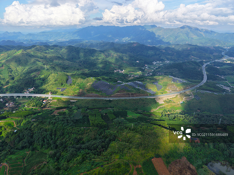 广西贺州昭平航拍茶园桂江生态河流图片素材