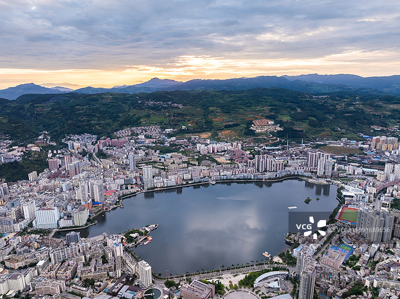 云南红河中国锡都个旧城市航拍图片素材