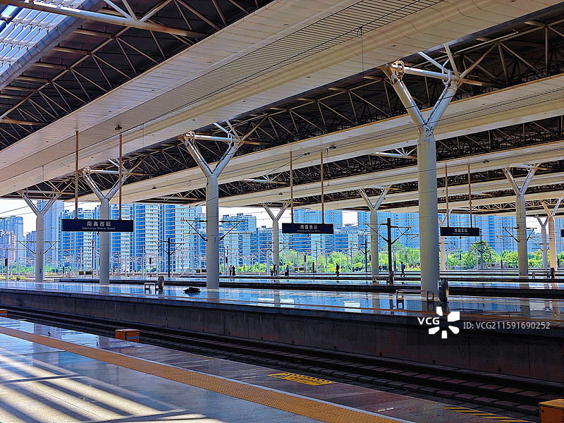 南昌西站站台图片素材