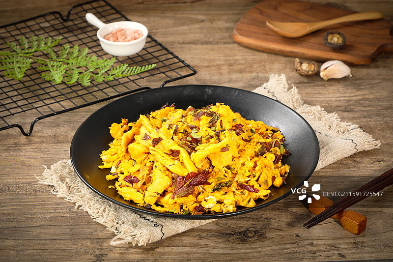 香椿鲜贝炒鸡蛋图片素材