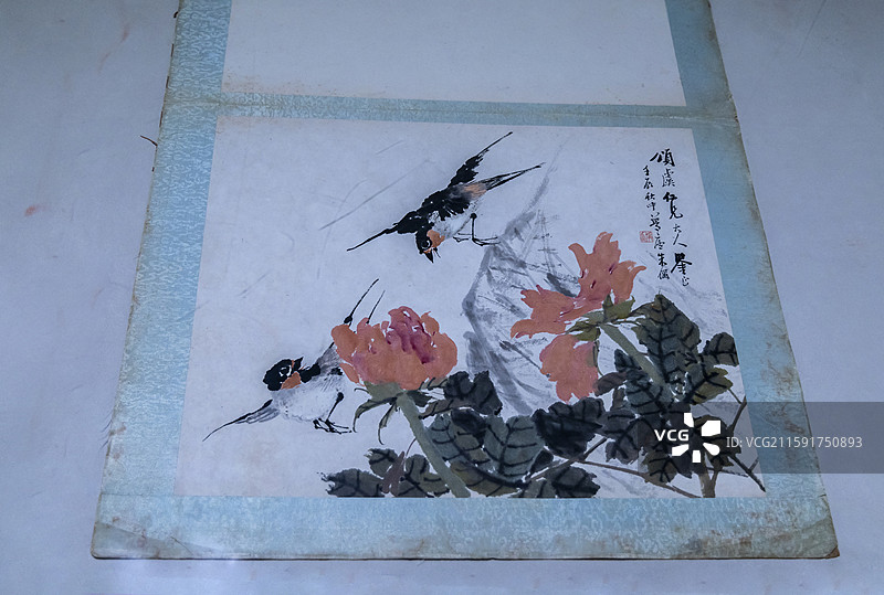 清 朱偁设色花鸟册页【1892年，上海市历史博物馆收藏；朱偁，初名琛，浙江嘉兴人】图片素材