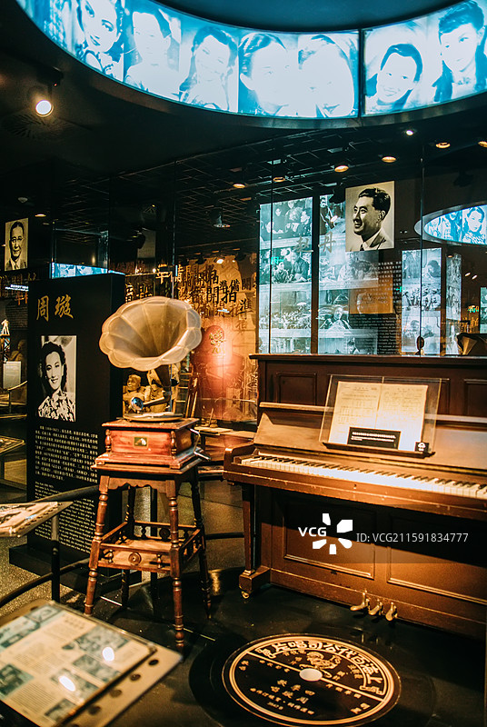 上海电影博物馆4楼水银灯下的南京路展览空间图片素材