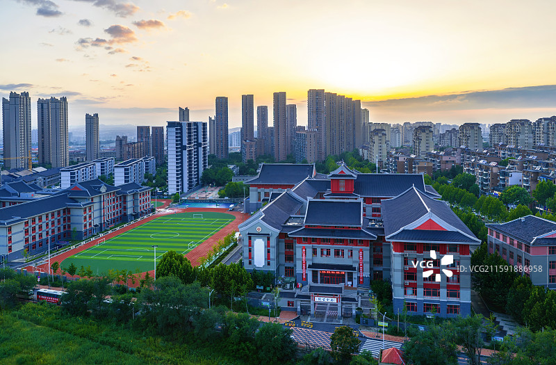 大连市金普新区南金书院中学校园图片素材