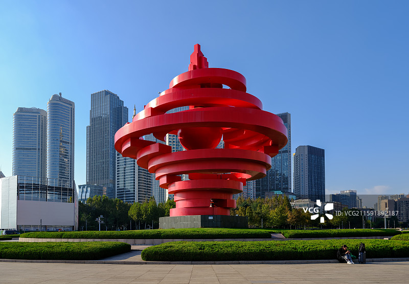 山东青岛五四广场标志性建筑-《五月的风》雕塑图片素材