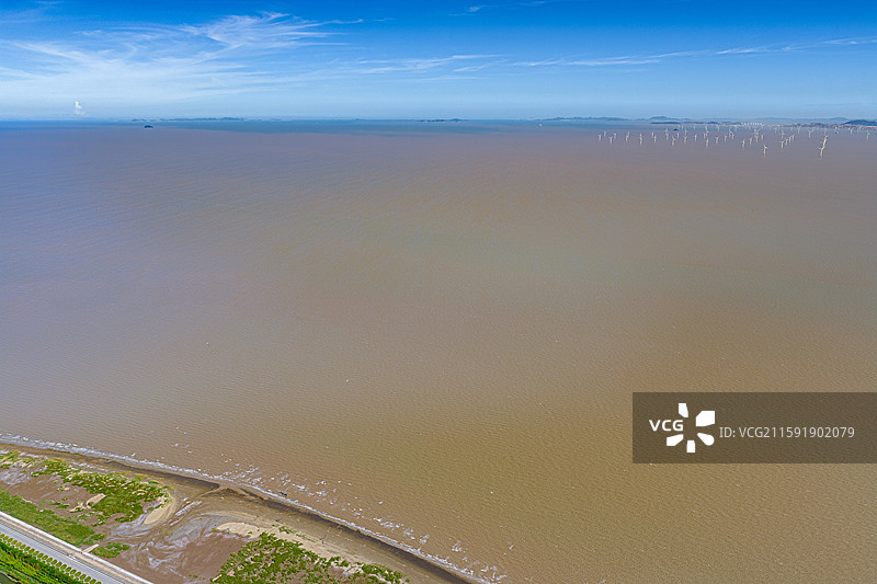 上海浦东南汇地区近海滩涂湿地 东海海上风力发电场 临港自贸区 中国东海 长江入海口 杭州湾北岸图片素材