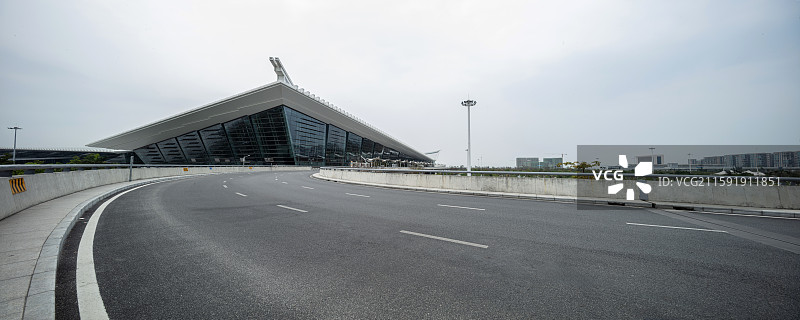 厦门高崎机场T4航站楼外观与道路全景图片素材