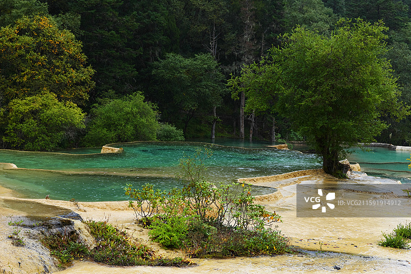 四川阿坝州黄龙钙化池五彩池争艳池瀑布风光图片素材