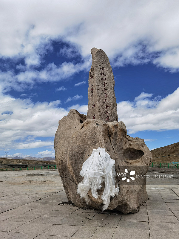 青海可可西里昆仑山口海拔标志图片素材
