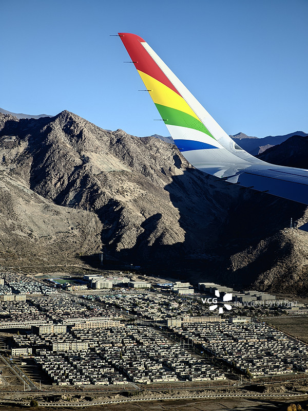 舷窗下拉萨河谷的脉络图片素材