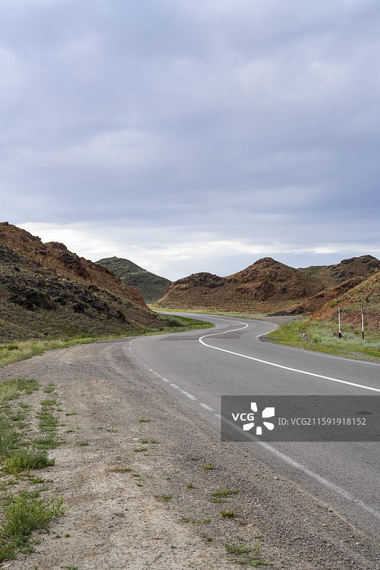 蜿蜒山路汽车广告背景图片素材