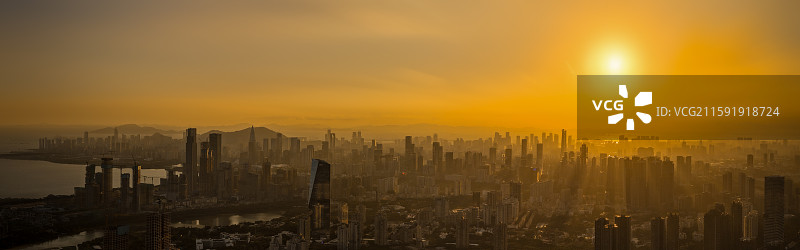 夕阳日落时分的深圳南山区城市风光图片素材