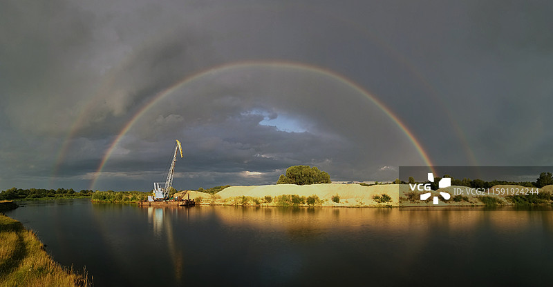 谁持彩练当空舞图片素材
