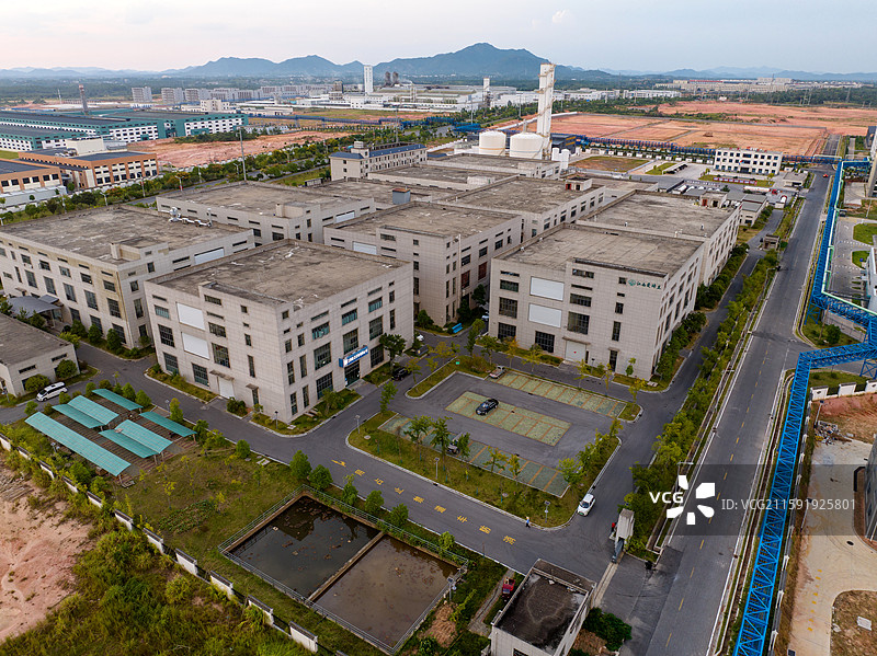 航拍“中国香料之都”“华夏香都”江西省抚州市金溪县香精香料产业园，公共管廊，供热管道，现代化厂房。图片素材