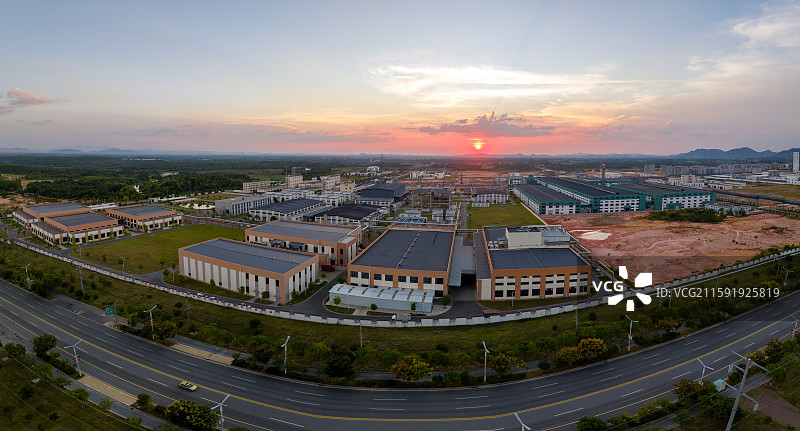 航拍“中国香料之都”“华夏香都”江西省抚州市金溪县香精香料产业园，公共管廊，供热管道，现代化厂房。图片素材